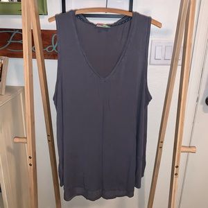 Women’s gray tunic tank top